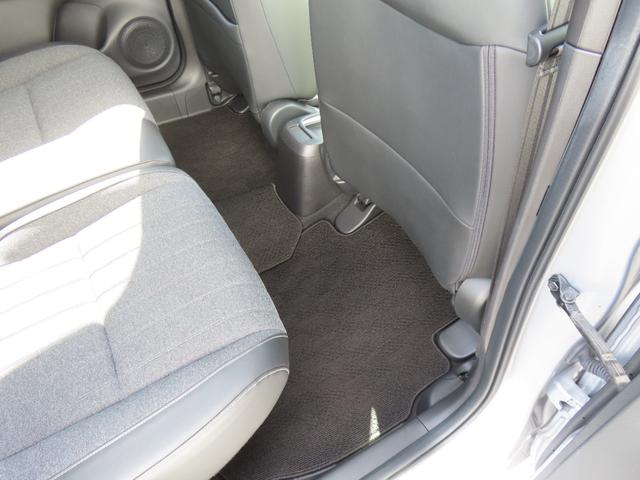 フィット ホーム　レンタカーアップ　電子制御パーキングブレーキ　バックカメラ　純正ナビ　ドライブレコーダー　ＥＴＣ　障害物センサー　クルーズコントロール　イモビライザー　ＣＤ　ＵＳＢ　Ｂｌｕｅｔｏｏｔｈ対応（17枚目）