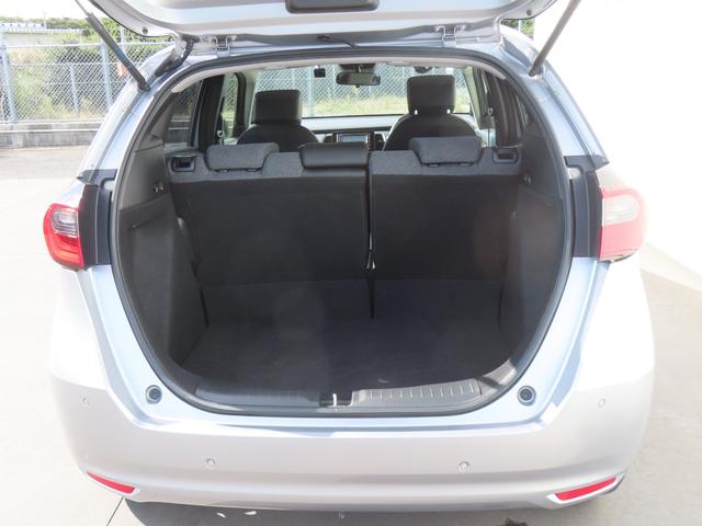 フィット ホーム　レンタカーアップ　電子制御パーキングブレーキ　バックカメラ　純正ナビ　ドライブレコーダー　ＥＴＣ　障害物センサー　クルーズコントロール　イモビライザー　ＣＤ　ＵＳＢ　Ｂｌｕｅｔｏｏｔｈ対応（19枚目）