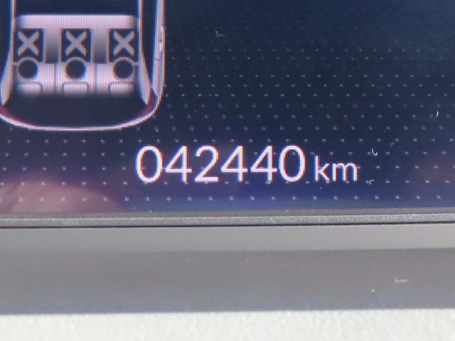 フィット ホーム　レンタカーアップ　電子制御パーキングブレーキ　バックカメラ　純正ナビ　ドライブレコーダー　ＥＴＣ　障害物センサー　クルーズコントロール　イモビライザー　ＣＤ　ＵＳＢ　Ｂｌｕｅｔｏｏｔｈ対応（27枚目）