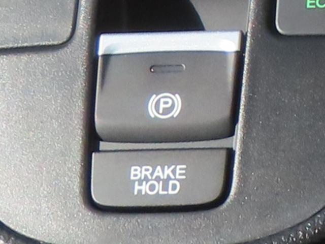 フィット ｅ：ＨＥＶホーム　認定中古車　電子制御パーキングブレーキ　ホンダコネクト対応ナビ　ブラインドスポットモニター　全周囲カメラ　ＥＴＣ　クルーズコントロール　ホンダセンシング　フルセグ　ＵＳＢ接続　Ｂｌｕｅｔｏｏｔｈ対応（7枚目）