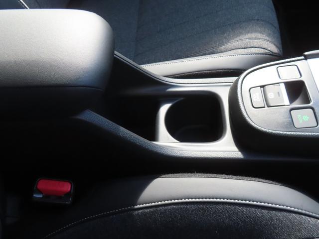 フィット ｅ：ＨＥＶホーム　認定中古車　電子制御パーキングブレーキ　ホンダコネクト対応ナビ　ブラインドスポットモニター　全周囲カメラ　ＥＴＣ　クルーズコントロール　ホンダセンシング　フルセグ　ＵＳＢ接続　Ｂｌｕｅｔｏｏｔｈ対応（41枚目）