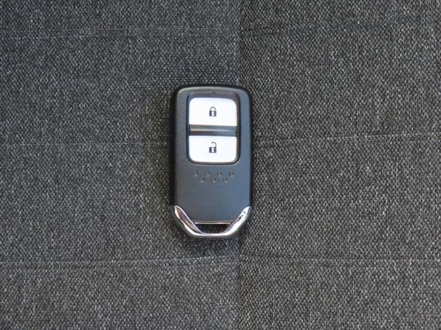 フィット ｅ：ＨＥＶホーム　認定中古車　電子制御パーキングブレーキ　ホンダコネクト対応ナビ　ブラインドスポットモニター　全周囲カメラ　ＥＴＣ　クルーズコントロール　ホンダセンシング　フルセグ　ＵＳＢ接続　Ｂｌｕｅｔｏｏｔｈ対応（47枚目）