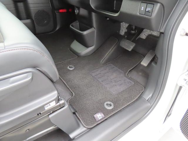 Ｎ－ＢＯＸカスタム ターボ　認定中古車　電子制御パーキングブレーキ　両側パワースライドドア　シートヒーター　純正ナビ　ＥＴＣ　クルーズコントロール　バックカメラ　純正アルミホイール　フルセグ　ＵＳＢ接続　Ｂｌｕｅｔｏｏｔｈ対応（17枚目）