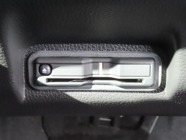 ヴェゼル ｅ：ＨＥＶＺ　認定中古車　ステアリングヒーター　電子制御パーキングブレーキ　シートヒーター　純正９インチナビ　バックカメラ　ＥＴＣ　クルーズコントロール　イモビライザー　純正アルミホイール　フルセグ　ＣＤ／ＤＶＤ（13枚目）