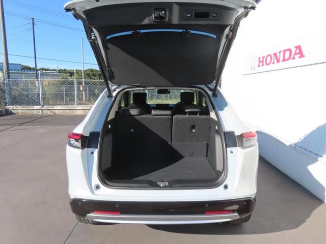 ヴェゼル ｅ：ＨＥＶＺ　認定中古車　ステアリングヒーター　電子制御パーキングブレーキ　シートヒーター　純正９インチナビ　バックカメラ　ＥＴＣ　クルーズコントロール　イモビライザー　純正アルミホイール　フルセグ　ＣＤ／ＤＶＤ（23枚目）