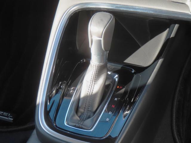 ヴェゼル ｅ：ＨＥＶＺ　認定中古車　ステアリングヒーター　電子制御パーキングブレーキ　シートヒーター　純正９インチナビ　バックカメラ　ＥＴＣ　クルーズコントロール　イモビライザー　純正アルミホイール　フルセグ　ＣＤ／ＤＶＤ（32枚目）