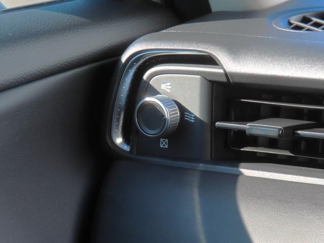 ヴェゼル ｅ：ＨＥＶＺ　認定中古車　ステアリングヒーター　電子制御パーキングブレーキ　シートヒーター　純正９インチナビ　バックカメラ　ＥＴＣ　クルーズコントロール　イモビライザー　純正アルミホイール　フルセグ　ＣＤ／ＤＶＤ（38枚目）