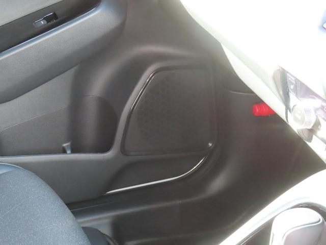 ヴェゼル ｅ：ＨＥＶＺ　認定中古車　ステアリングヒーター　電子制御パーキングブレーキ　シートヒーター　純正９インチナビ　バックカメラ　ＥＴＣ　クルーズコントロール　イモビライザー　純正アルミホイール　フルセグ　ＣＤ／ＤＶＤ（50枚目）