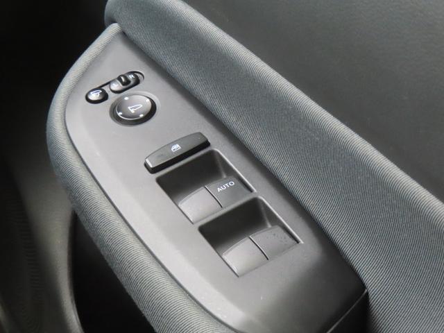 フィット ベーシック　認定中古車　電子制御パーキングブレーキ　純正ナビ　バックカメラ　ＥＴＣ　ドライブレコーダー　クルーズコントロール　ホンダセンシング　障害物センサー　ＣＤ　ＵＳＢ　Ｂｌｕｅｔｏｏｔｈ　レンタカーアップ（34枚目）