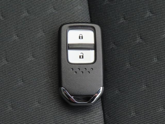 フィット ベーシック　認定中古車　電子制御パーキングブレーキ　純正ナビ　バックカメラ　ＥＴＣ　ドライブレコーダー　クルーズコントロール　ホンダセンシング　障害物センサー　ＣＤ　ＵＳＢ　Ｂｌｕｅｔｏｏｔｈ　レンタカーアップ（47枚目）