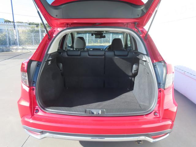 ヴェゼル ハイブリッドＺ・ホンダセンシング　認定中古車　ドライビングポジションシステム　電子制御パーキングブレーキ　シートヒーター　８インチ純正ナビ　バックカメラ　ＥＴＣ　ドライブレコーダー　クルーズコントロール　イモビライザー　電動シート（25枚目）