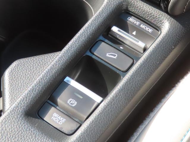 ヴェゼル ｅ：ＨＥＶＺ・ＰＬａＹパッケージ　認定中古車　スタイリングヒーター　サンルーフ　電子制御パーキングブレーキ　ブラインドスポットモニター　ホンダコネクト対応ナビ　シートヒーター　全周囲カメラ　ＥＴＣ　前後ドライブレコーダー（12枚目）