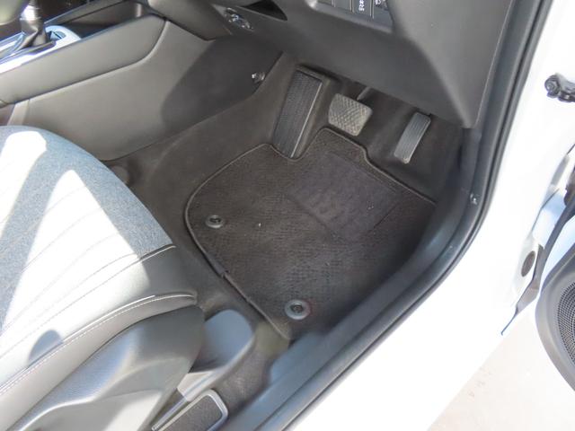 フィット ｅ：ＨＥＶホーム　認定中古車　電子制御パーキングブレーキ　純正ナビ　ＥＴＣ　バックカメラ　ドライブレコーダー　クルーズコントロール　障害物センサー　ＣＤ再生　ＵＳＢ接続　Ｂｌｕｅｔｏｏｔｈ対応　レンタカーアップ（14枚目）