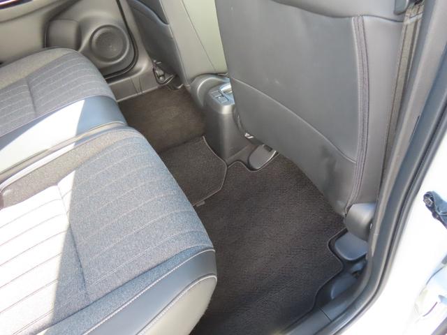 フィット ｅ：ＨＥＶホーム　認定中古車　電子制御パーキングブレーキ　純正ナビ　ＥＴＣ　バックカメラ　ドライブレコーダー　クルーズコントロール　障害物センサー　ＣＤ再生　ＵＳＢ接続　Ｂｌｕｅｔｏｏｔｈ対応　レンタカーアップ（18枚目）