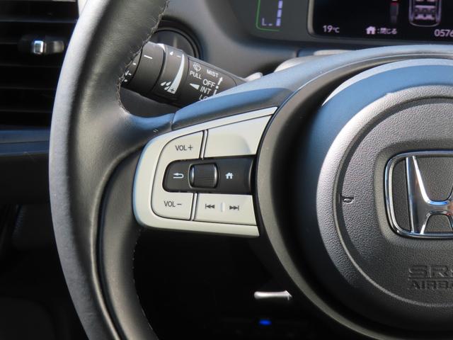 フィット ｅ：ＨＥＶホーム　認定中古車　電子制御パーキングブレーキ　純正ナビ　ＥＴＣ　バックカメラ　ドライブレコーダー　クルーズコントロール　障害物センサー　ＣＤ再生　ＵＳＢ接続　Ｂｌｕｅｔｏｏｔｈ対応　レンタカーアップ（25枚目）