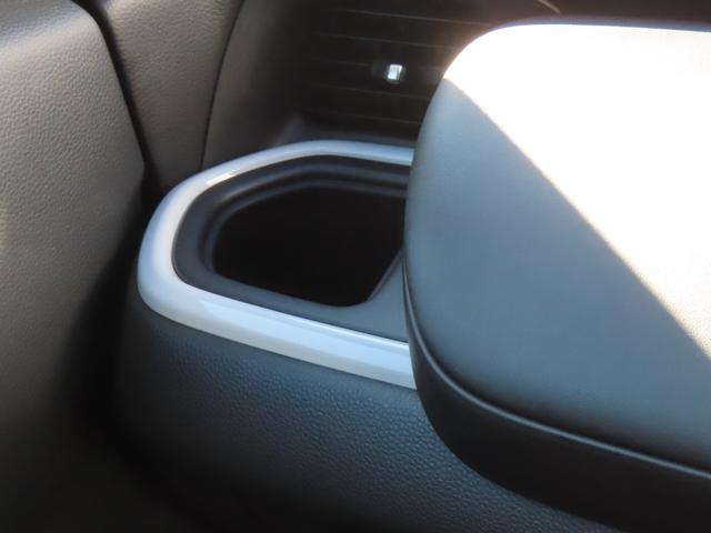 フィット ｅ：ＨＥＶホーム　認定中古車　電子制御パーキングブレーキ　純正ナビ　ＥＴＣ　バックカメラ　ドライブレコーダー　クルーズコントロール　障害物センサー　ＣＤ再生　ＵＳＢ接続　Ｂｌｕｅｔｏｏｔｈ対応　レンタカーアップ（45枚目）