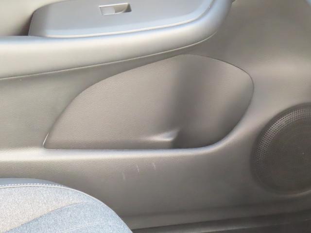 フィット ｅ：ＨＥＶホーム　認定中古車　電子制御パーキングブレーキ　純正ナビ　ＥＴＣ　バックカメラ　ドライブレコーダー　クルーズコントロール　障害物センサー　ＣＤ再生　ＵＳＢ接続　Ｂｌｕｅｔｏｏｔｈ対応　レンタカーアップ（46枚目）