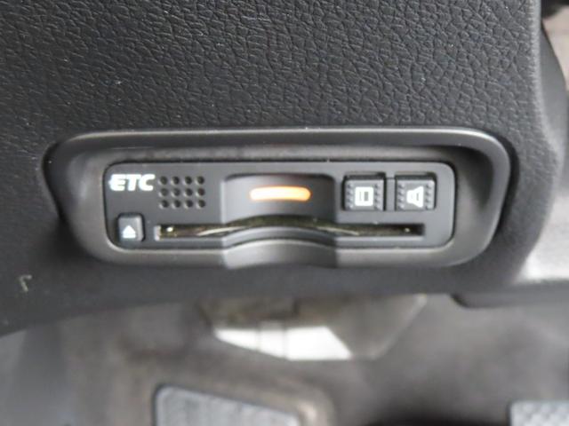 ヴェゼル ハイブリッドＺ・ホンダセンシング　認定中古車　ドライビングポジションシステム　電子制御パーキングブレーキ　８インチ純正ナビ　シートヒーター　ＥＴＣ　バックカメラ　ドライブレコーダー　イモビライザー　フルセグ　ＣＤ／ＤＶＤ再生（13枚目）