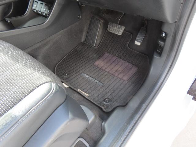 ヴェゼル ハイブリッドＺ・ホンダセンシング　認定中古車　ドライビングポジションシステム　電子制御パーキングブレーキ　８インチ純正ナビ　シートヒーター　ＥＴＣ　バックカメラ　ドライブレコーダー　イモビライザー　フルセグ　ＣＤ／ＤＶＤ再生（19枚目）