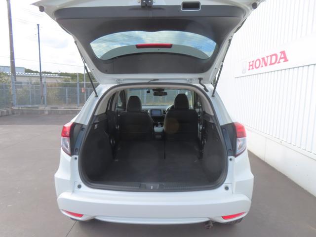 ヴェゼル ハイブリッドＺ・ホンダセンシング　認定中古車　ドライビングポジションシステム　電子制御パーキングブレーキ　８インチ純正ナビ　シートヒーター　ＥＴＣ　バックカメラ　ドライブレコーダー　イモビライザー　フルセグ　ＣＤ／ＤＶＤ再生（25枚目）