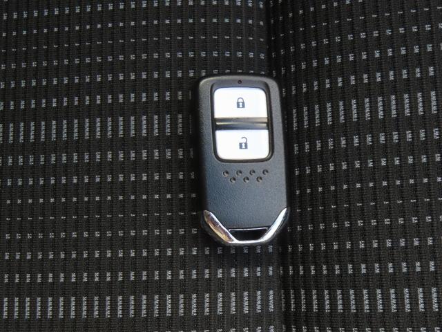 ヴェゼル ハイブリッドＺ・ホンダセンシング　認定中古車　ドライビングポジションシステム　電子制御パーキングブレーキ　８インチ純正ナビ　シートヒーター　ＥＴＣ　バックカメラ　ドライブレコーダー　イモビライザー　フルセグ　ＣＤ／ＤＶＤ再生（59枚目）