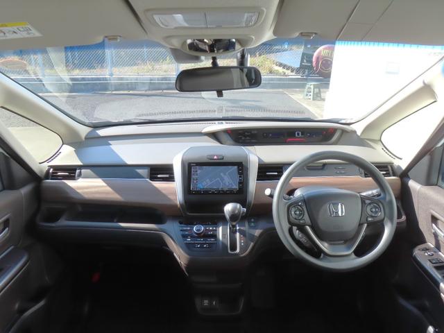 フリード Ｇ・ホンダセンシング　認定中古車　両側パワースライドドア　シートヒーター　純正ナビ　バックカメラ　ＥＴＣ　前後ドライブレコーダー　クルーズコントロール　イモビライザー　フルセグ　ＣＤ／ＤＶＤ再生　ＵＳＢ　Ｂｌｕｅｔｏｏｔｈ（13枚目）