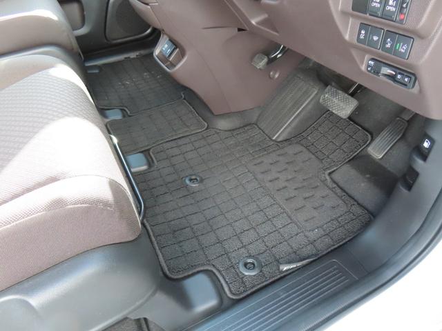 フリード Ｇ・ホンダセンシング　認定中古車　両側パワースライドドア　シートヒーター　純正ナビ　バックカメラ　ＥＴＣ　前後ドライブレコーダー　クルーズコントロール　イモビライザー　フルセグ　ＣＤ／ＤＶＤ再生　ＵＳＢ　Ｂｌｕｅｔｏｏｔｈ（16枚目）