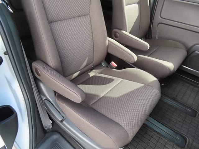 フリード Ｇ・ホンダセンシング　認定中古車　両側パワースライドドア　シートヒーター　純正ナビ　バックカメラ　ＥＴＣ　前後ドライブレコーダー　クルーズコントロール　イモビライザー　フルセグ　ＣＤ／ＤＶＤ再生　ＵＳＢ　Ｂｌｕｅｔｏｏｔｈ（18枚目）