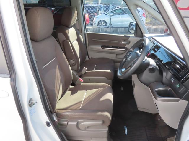 ステップワゴン Ｇ　認定中古車　リア席モニター　両側パワースライドドア　クルーズコントロール　社外ナビ　ＥＴＣ　バックカメラ　イモビライザー　アイドリングストップ　フルセグ　ＣＤ／ＤＶＤ　ＵＳＢ　Ｂｌｕｅｔｏｏｔｈ対応（14枚目）