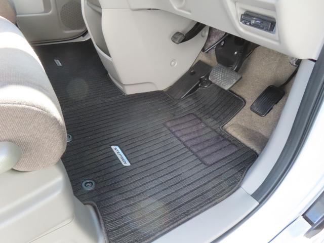 ステップワゴン Ｇ　認定中古車　リア席モニター　両側パワースライドドア　クルーズコントロール　社外ナビ　ＥＴＣ　バックカメラ　イモビライザー　アイドリングストップ　フルセグ　ＣＤ／ＤＶＤ　ＵＳＢ　Ｂｌｕｅｔｏｏｔｈ対応（16枚目）