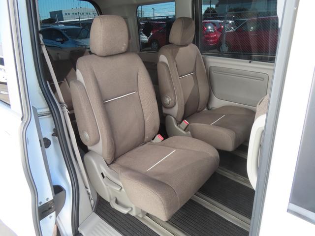 ステップワゴン Ｇ　認定中古車　リア席モニター　両側パワースライドドア　クルーズコントロール　社外ナビ　ＥＴＣ　バックカメラ　イモビライザー　アイドリングストップ　フルセグ　ＣＤ／ＤＶＤ　ＵＳＢ　Ｂｌｕｅｔｏｏｔｈ対応（17枚目）