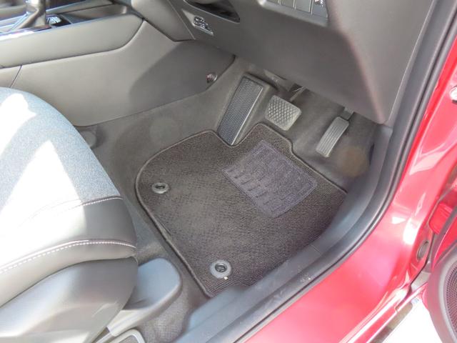 フィット ｅ：ＨＥＶホームブラックスタイル　認定中古車　電子制御パーキングブレーキ　９インチ純正ナビ　バックカメラ　ＥＴＣ　クルーズコントロール　イモビライザー　純正アルミホイール　ＡＢＳ　フルセグ　ＣＤ／ＤＶＤ　ＵＳＢ　Ｂｌｕｅｔｏｏｔｈ対応（16枚目）