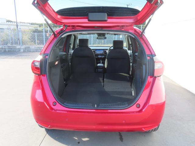 フィット ｅ：ＨＥＶホームブラックスタイル　認定中古車　電子制御パーキングブレーキ　９インチ純正ナビ　バックカメラ　ＥＴＣ　クルーズコントロール　イモビライザー　純正アルミホイール　ＡＢＳ　フルセグ　ＣＤ／ＤＶＤ　ＵＳＢ　Ｂｌｕｅｔｏｏｔｈ対応（25枚目）