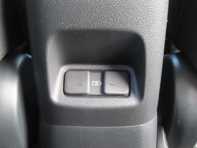 フィット ｅ：ＨＥＶホームブラックスタイル　認定中古車　電子制御パーキングブレーキ　９インチ純正ナビ　バックカメラ　ＥＴＣ　クルーズコントロール　イモビライザー　純正アルミホイール　ＡＢＳ　フルセグ　ＣＤ／ＤＶＤ　ＵＳＢ　Ｂｌｕｅｔｏｏｔｈ対応（40枚目）