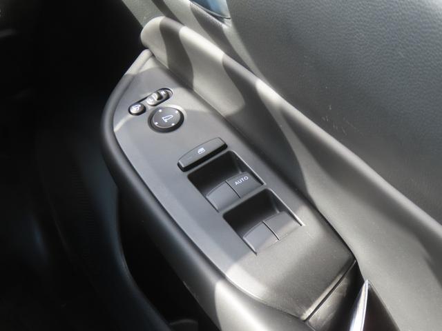 フィット ｅ：ＨＥＶホームブラックスタイル　認定中古車　電子制御パーキングブレーキ　９インチ純正ナビ　バックカメラ　ＥＴＣ　クルーズコントロール　イモビライザー　純正アルミホイール　ＡＢＳ　フルセグ　ＣＤ／ＤＶＤ　ＵＳＢ　Ｂｌｕｅｔｏｏｔｈ対応（42枚目）