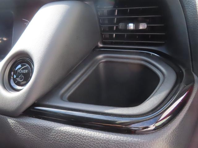 フィット ｅ：ＨＥＶホームブラックスタイル　認定中古車　電子制御パーキングブレーキ　９インチ純正ナビ　バックカメラ　ＥＴＣ　クルーズコントロール　イモビライザー　純正アルミホイール　ＡＢＳ　フルセグ　ＣＤ／ＤＶＤ　ＵＳＢ　Ｂｌｕｅｔｏｏｔｈ対応（47枚目）