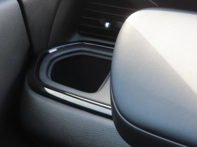 フィット ｅ：ＨＥＶホームブラックスタイル　認定中古車　電子制御パーキングブレーキ　９インチ純正ナビ　バックカメラ　ＥＴＣ　クルーズコントロール　イモビライザー　純正アルミホイール　ＡＢＳ　フルセグ　ＣＤ／ＤＶＤ　ＵＳＢ　Ｂｌｕｅｔｏｏｔｈ対応（48枚目）