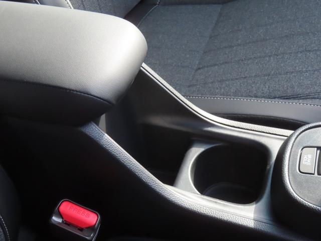 フィット ｅ：ＨＥＶホームブラックスタイル　認定中古車　電子制御パーキングブレーキ　９インチ純正ナビ　バックカメラ　ＥＴＣ　クルーズコントロール　イモビライザー　純正アルミホイール　ＡＢＳ　フルセグ　ＣＤ／ＤＶＤ　ＵＳＢ　Ｂｌｕｅｔｏｏｔｈ対応（49枚目）