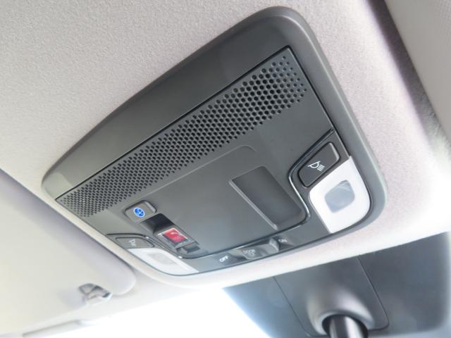 フィット ｅ：ＨＥＶホームブラックスタイル　認定中古車　電子制御パーキングブレーキ　９インチ純正ナビ　バックカメラ　ＥＴＣ　クルーズコントロール　イモビライザー　純正アルミホイール　ＡＢＳ　フルセグ　ＣＤ／ＤＶＤ　ＵＳＢ　Ｂｌｕｅｔｏｏｔｈ対応（52枚目）