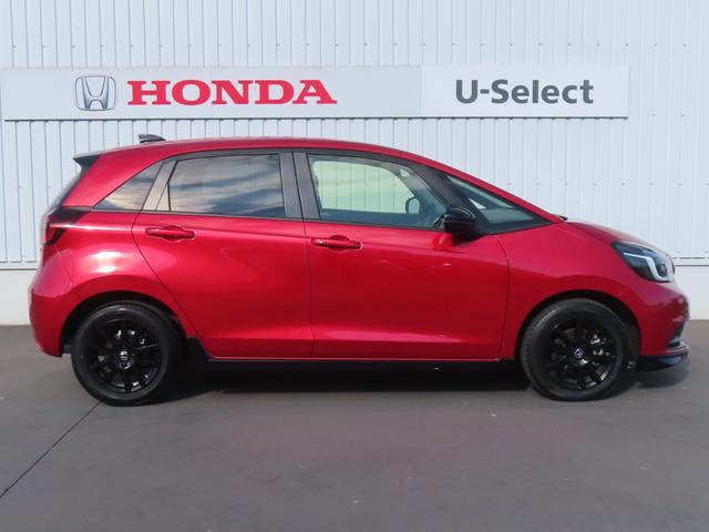 フィット ｅ：ＨＥＶホームブラックスタイル　認定中古車　電子制御パーキングブレーキ　９インチ純正ナビ　バックカメラ　ＥＴＣ　クルーズコントロール　イモビライザー　純正アルミホイール　ＡＢＳ　フルセグ　ＣＤ／ＤＶＤ　ＵＳＢ　Ｂｌｕｅｔｏｏｔｈ対応（62枚目）