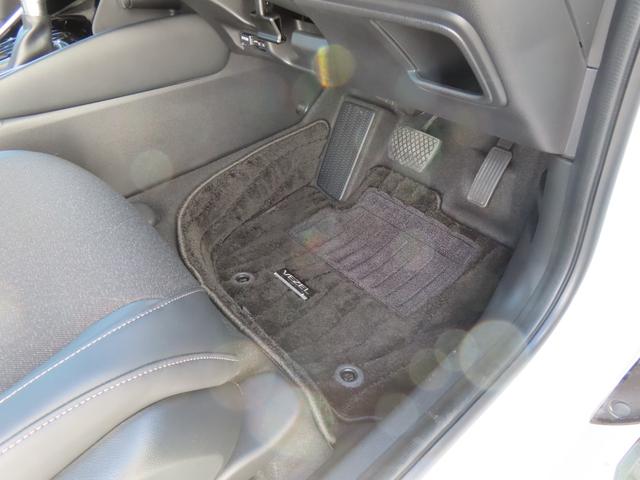 ヴェゼル ｅ：ＨＥＶＺ　認定中古車ステアリングヒーター電子制御パーキングブレーキホンダコネクト対応ナビシートヒーターＥＴＣクルーズコントロールイモビライザー障害物センサーフルセグＵＳＢＢｌｕｅｔｏｏｔｈ（17枚目）