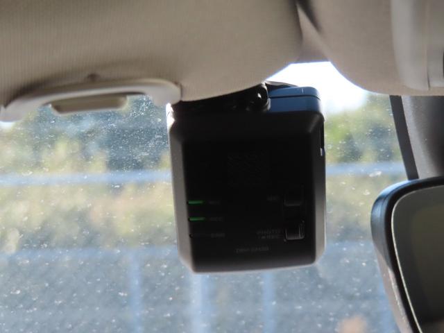 ヴェゼル ｅ：ＨＥＶＺ　認定中古車ステアリングヒーター電子制御パーキングブレーキホンダコネクト対応ナビシートヒーターＥＴＣクルーズコントロールイモビライザー障害物センサーフルセグＵＳＢＢｌｕｅｔｏｏｔｈ（53枚目）