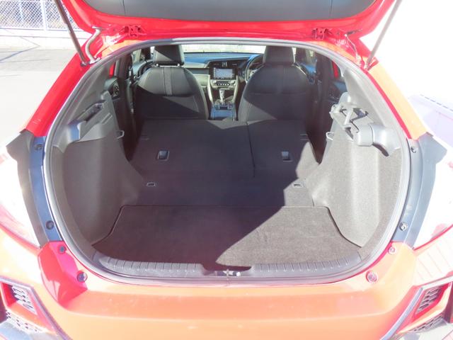 シビック ハッチバック　認定中古車　サンルーフ　電子制御パーキングブレーキ　クルーズコントロール　純正ナビ　ＥＴＣ　バックカメラ　ナビ連動型前後ドライブレコーダー　ＵＳＢ　Ｂｌｕｅｔｏｏｔｈ対応（40枚目）