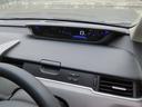【運転席アッパーボックス】パッと取り出しやすい位置にあるボックスなので、お財布などの小物から本などの小冊子、駐車券など、よく使うものの収納に便利です。