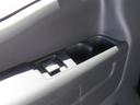 【3列目助手席側ドリンクホルダー】500mlサイズのペットボトル入れとして、また小物入れとして使用できます。