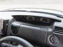 【運転席アッパーボックス】パッと取り出しやすい位置にあるボックスなので、お財布などの小物から本などの小冊子、駐車券など、よく使うものの収納に便利です。