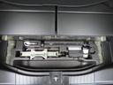 【車載工具】パンクなどのもしもの時に役立つ車載工具があります。ジャッキなどが装備されています。