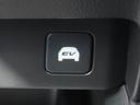 【ＥＶスイッチ】ＥＶスイッチはＯＮにするとバッテリーからの電力を使い、モーターだけで走行します。エンジン音を控えたい時などに便利です。