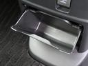 【センターロアーボックス】折り畳み傘や携帯音楽プレーヤー等がすっきり収納できます。