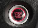 【プッシュエンジンスタート】スマートキーを携帯していればスイッチを押すだけで、エンジンの始動・停止が可能。キーをバッグから取り出して差し込む手間がいりません。